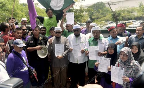 KL14_11042017_BANTAHAN