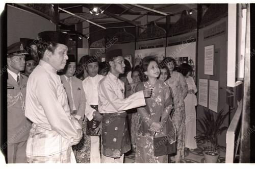 RAJA PERMAISURI AGONG MELAWAT MUZIUM NEGARA