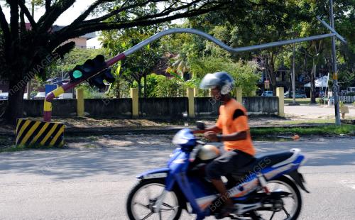 KL14_12022012_LAMPU
