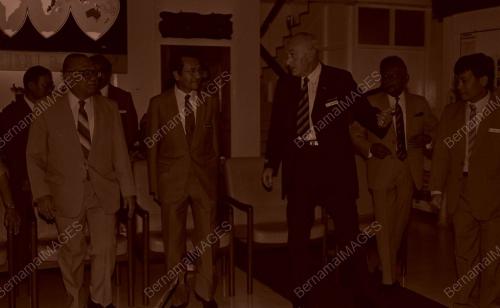 KL14_120390_COMMONWEALTH