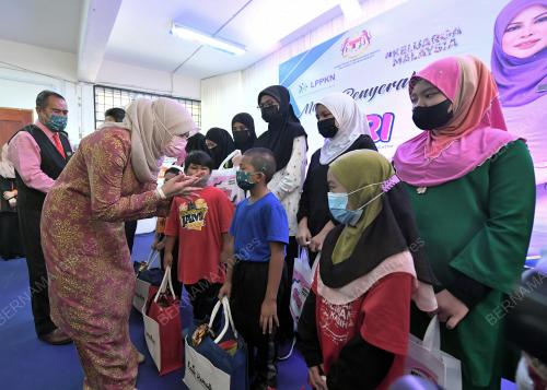 DATUK SERI RINA MOHD HARUN