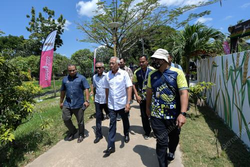 DATUK SERI MAHADZIR KHALID