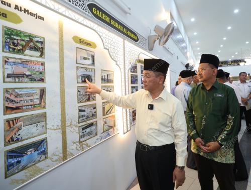 DATUK DR MOHD NA'IM MOKHTAR