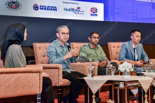 DATUK FAHMI FADZIL