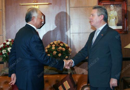 NAJIB TUN RAZAK