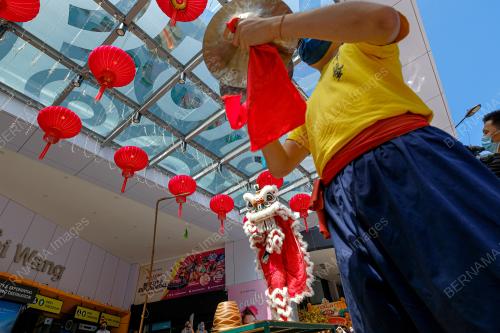 PERTANDINGAN TARIAN SINGA TRADISIONAL
