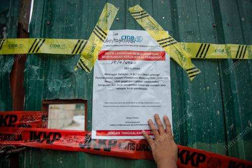 KONDOMINIUM RUNTUH TAMAN DESA