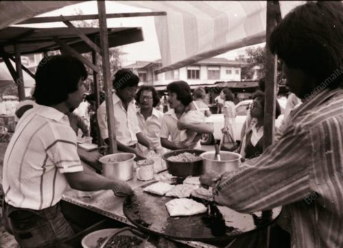 JUALAN KUIH DI BULAN PUASA