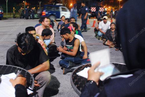 WARGA ASING
