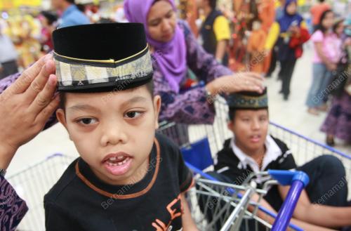 SUMBANGAN BAJU RAYA