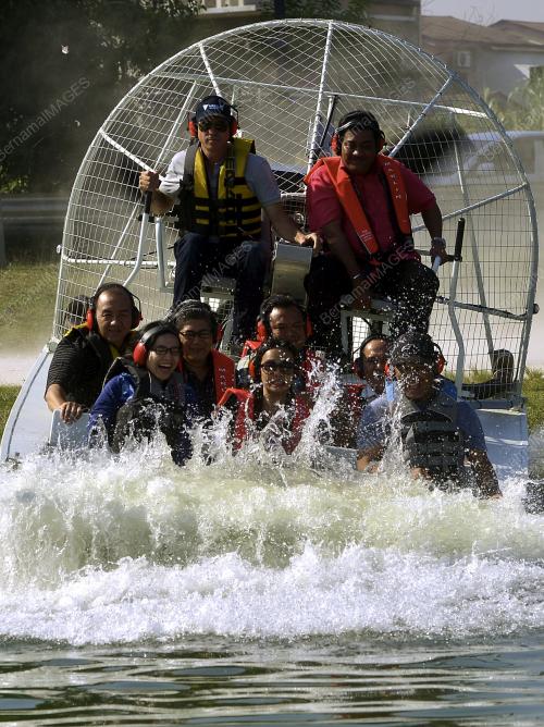 KL14_17012015_AIRBOAT