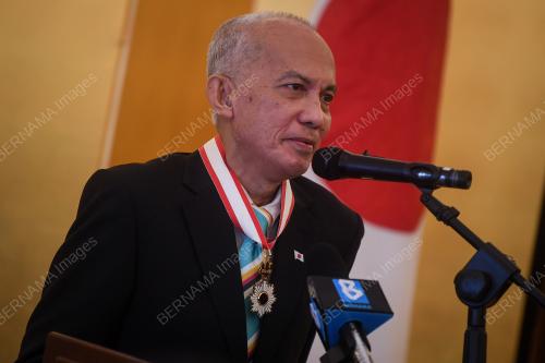 DATUK SERI AZMAN UJANG