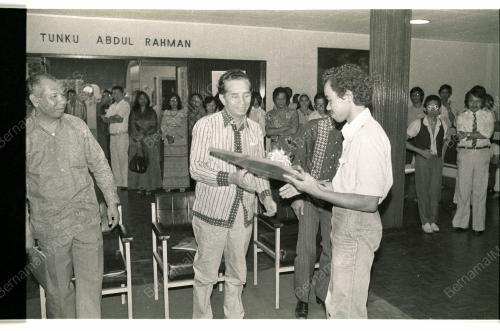 SAMAD IDRIS RASMI PAMERAN DIPLOMA 80' KAJIAN SENI LUKIS