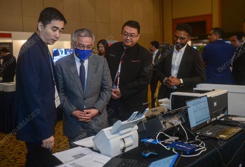 DATUK SERI DR ADHAM BABA
