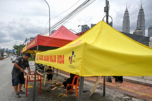 PERSIAPAN TAPAK BAZAR RAMADAN