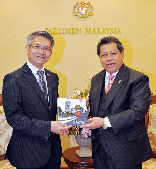KL14_18042012_PANDIKAR_AMIN
