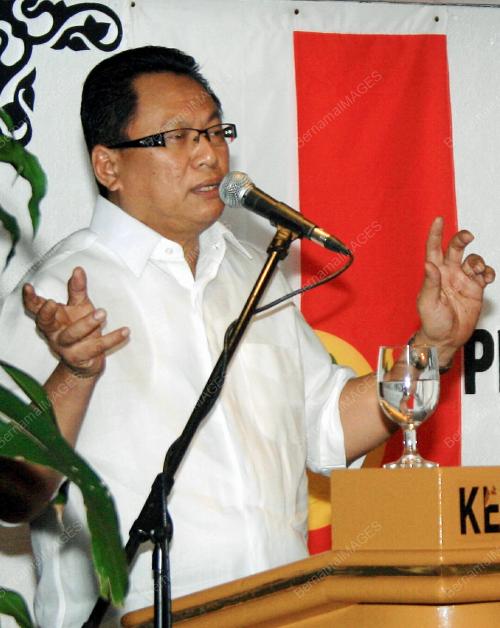 DR MOHD PUAD ZARKASHI