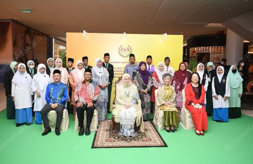 TUNKU HAJAH AZIZAH AMINAH MAIMUNAH ISKANDARIAH