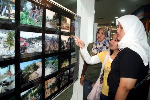 PAMERAN TANAH RUNTUH