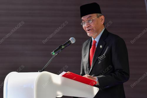 DATUK SERI DR DZULKEFLY AHMAD