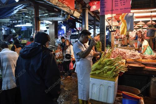 TINJAUAN MEMBELI BARANGAN KEPERLUAN HARIAN