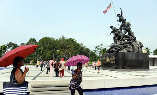 KL14_20022014_CUACA_PANAS