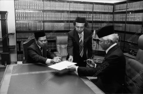 SULTAN AZLAN MUHIBBUDDIN SHAH