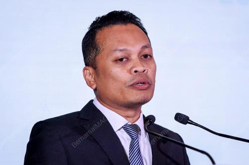 NIK NAZMI NIK AHMAD