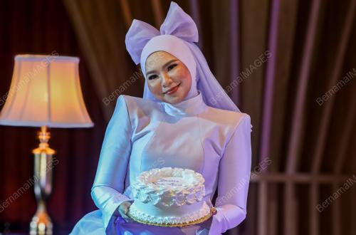 AINA ABDUL