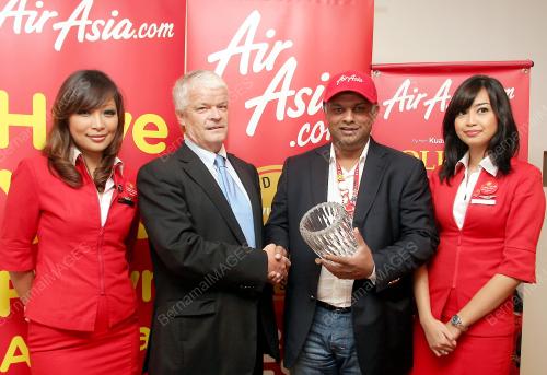 TONY FERNANDES