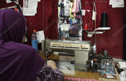 TINJAUAN PERSIAPAN BAJU RAYA
