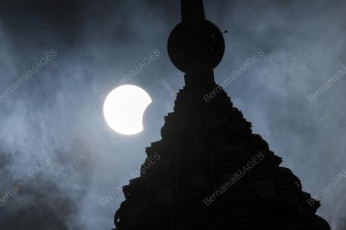 TINJAUAN GERHANA MATAHARI