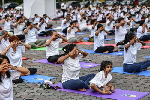 HARI YOGA SEDUNIA KE-10