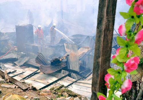 KL14_21082012_RUMAH_TERBAKAR