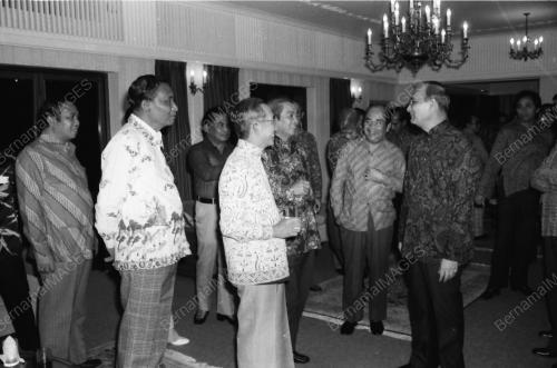 PM ENTERTAIN CHIEF MINISTERS
