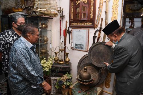 TAN SRI DR RAIS YATIM