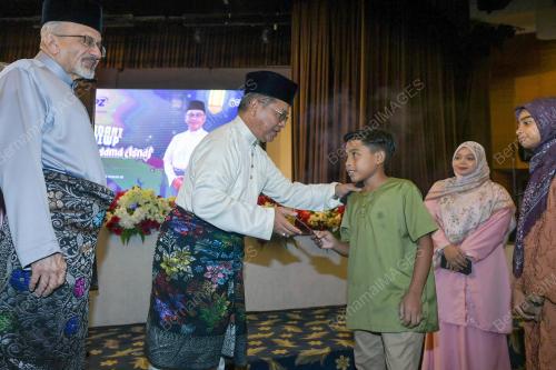 DATUK DR MOHD NA'IM MOKTAR
