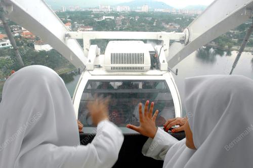 PENGHUNI BAITUL UMMAH