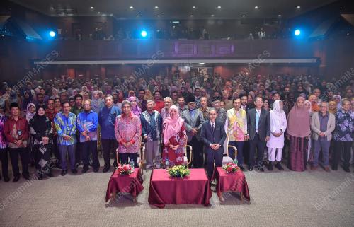 FADHLINA SIDEK