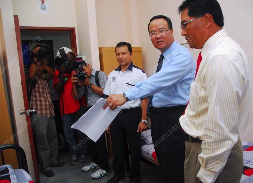 DATUK ZOLKPLES EMBONG