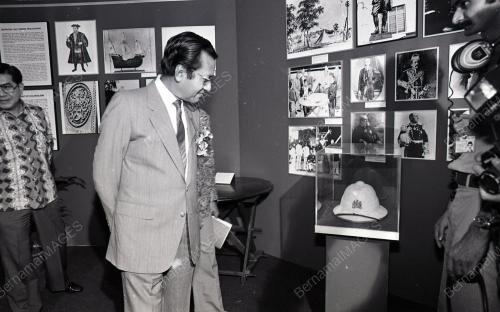 DR. MAHATHIR BIN MOHAMAD