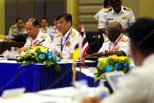 KL14_23082016_NAVY