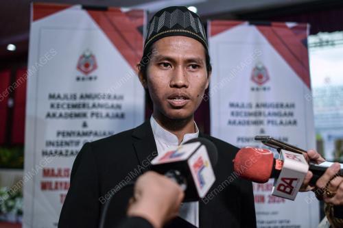 DATUK DR MOHD NA'IM MOKHTAR