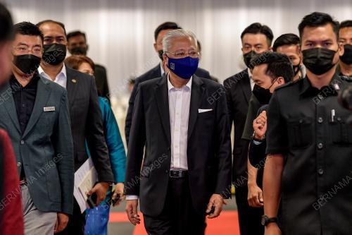 DATUK SERI ISMAIL SABRI YAAKOB