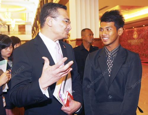 DATUK SERI HISHAMUDDIN TUN HUSSEIN