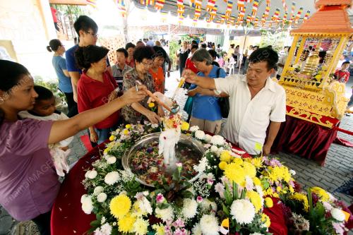 KL14_24052013_WESAK