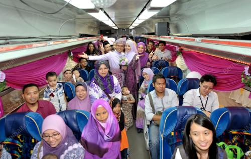 KL14_24082013_WEDDING_ONBOARD
