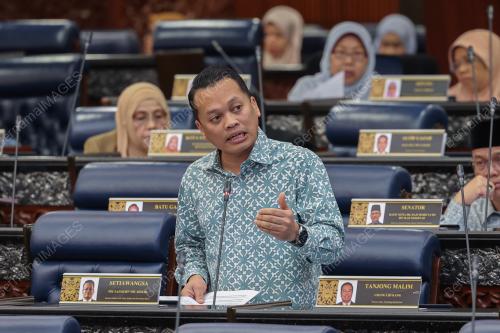 NIK NAZMI NIK AHMAD