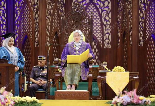 TUNKU AZIZAH AMINAH MAIMUNAH ISKANDARIAH
