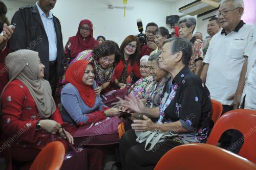 KL14_26012017_WANITA_CNY